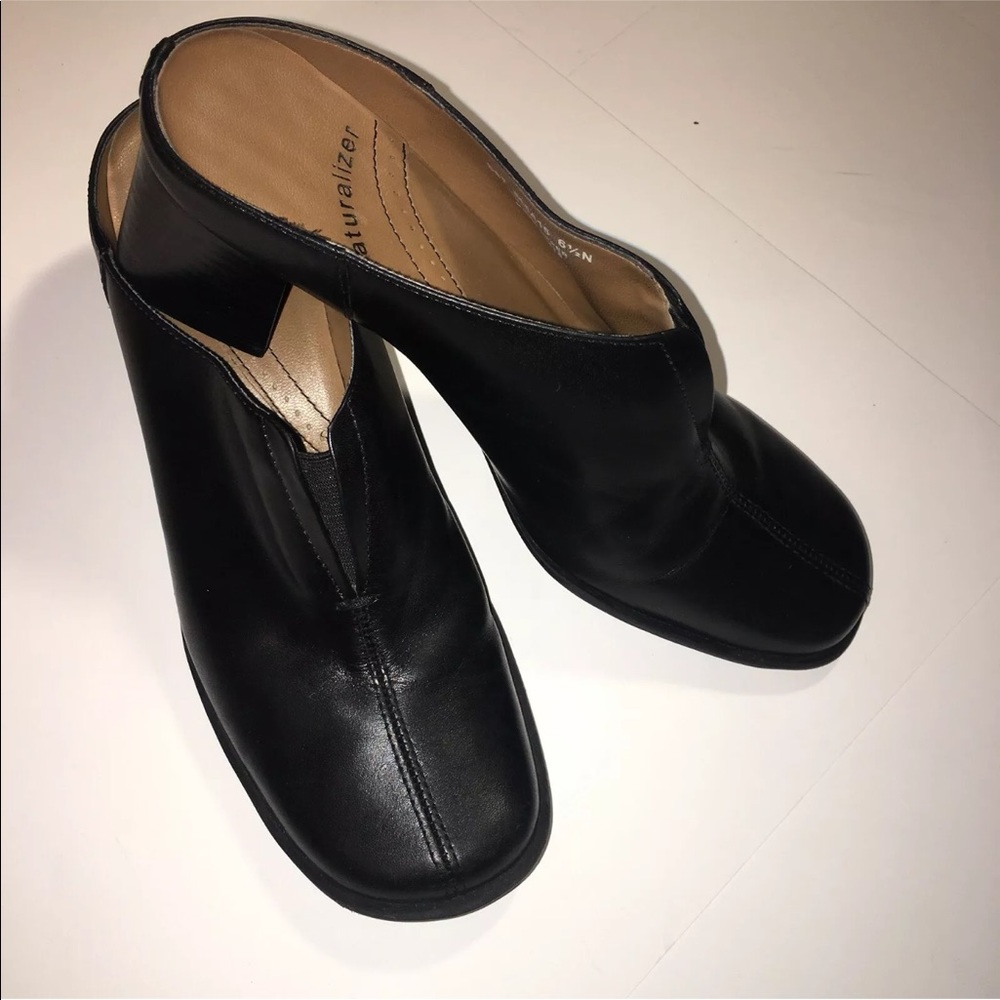 Naturalizer Black Leather Slip On Shoe Size  6.5